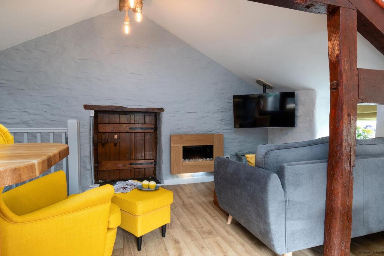 Dog Friendly Cottage, Geufron Farm Near Tywyn Bryn-crug エクステリア 写真